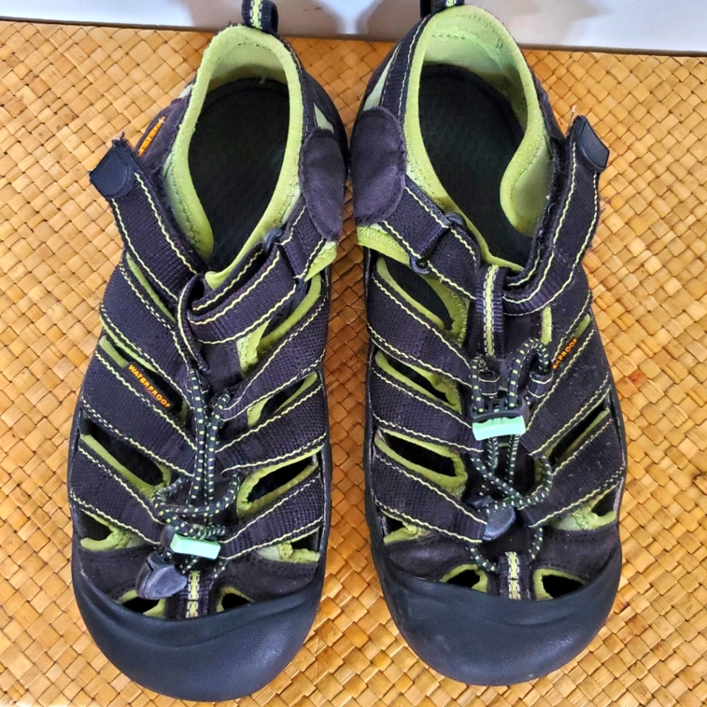 Keen Sandal Size 5 (men's) 7.5 (women's)